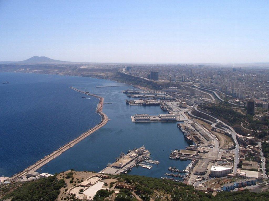 ORAN MAI 2008 3010 le port d Oran.jpg